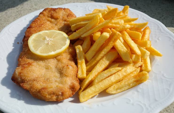 Cotoletta e patatine fritte 