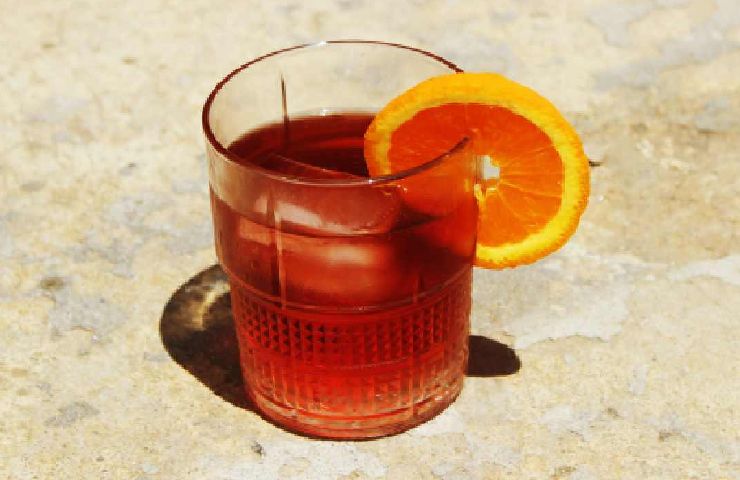 bicchiere di Vermouth rosso