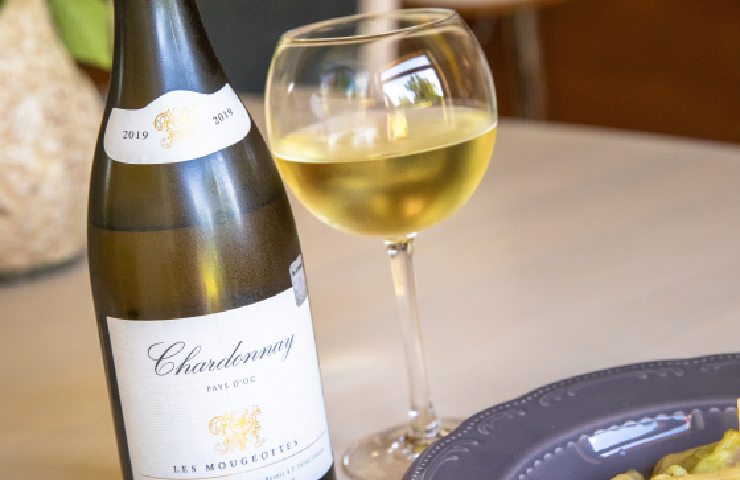 Chardonnay bottiglia e bicchiere