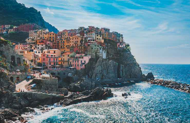 Vista frontale sulle Cinque Terre in Liguria