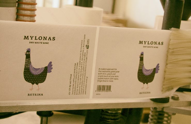 scatole di vino Retsina della cantina Mylonas