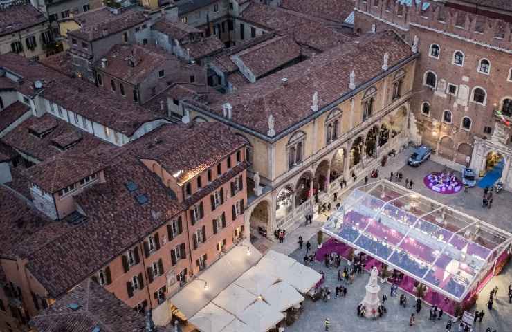 Piazza dei Signori a Verona per Vinitaly