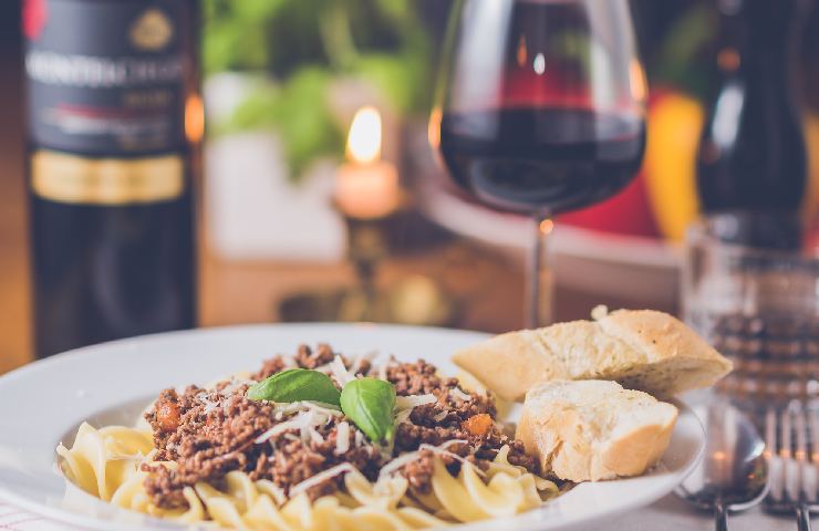 Vino rosso e ragù