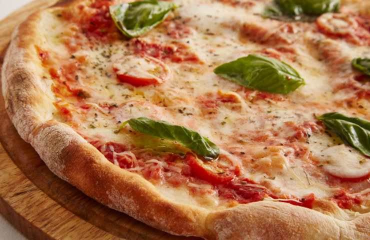 la ricetta per preparare la pizza veloce