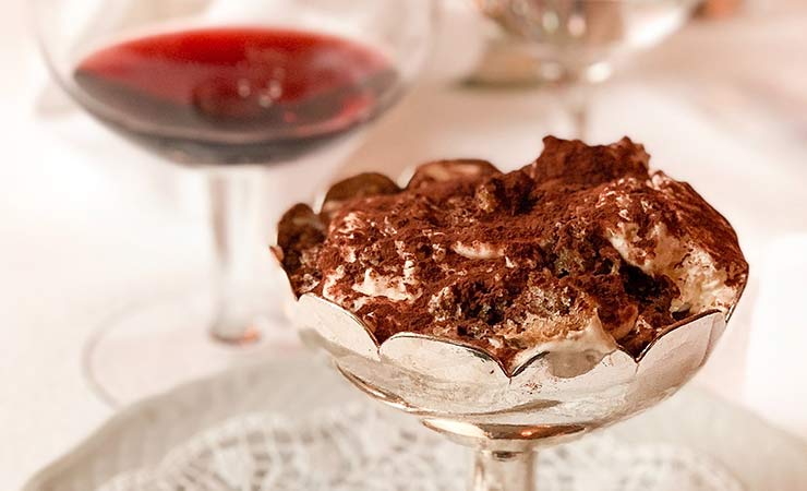 tiramisu e vino rosso