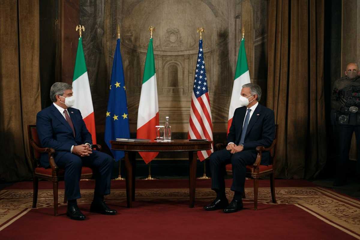 JD Vance: il ruolo di Meloni nel negoziato sui dazi con l'Ue