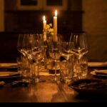 Come conservare e servire i bicchieri da vino: verso l'alto o verso il basso?