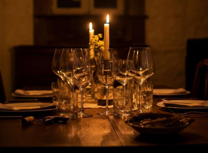 Come conservare e servire i bicchieri da vino: verso l'alto o verso il basso?