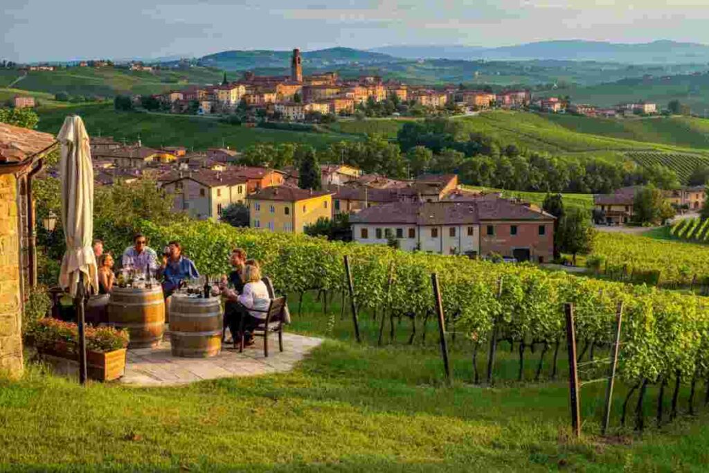Esplora il Monferrato: un viaggio tra vini e tradizioni enoturistiche
