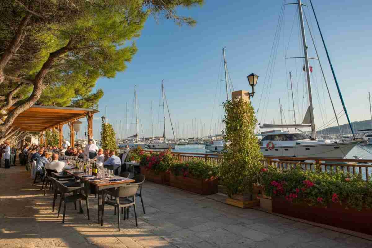 Cuochi in mare aperto: la sfida della Rotta del Vino e dell’Olio