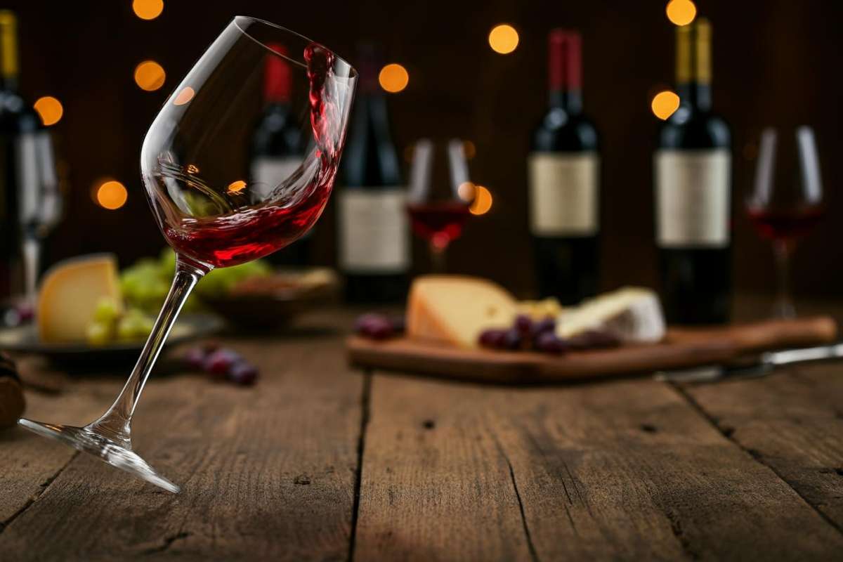 Il segreto del vino: quante volte farlo roteare nel calice?