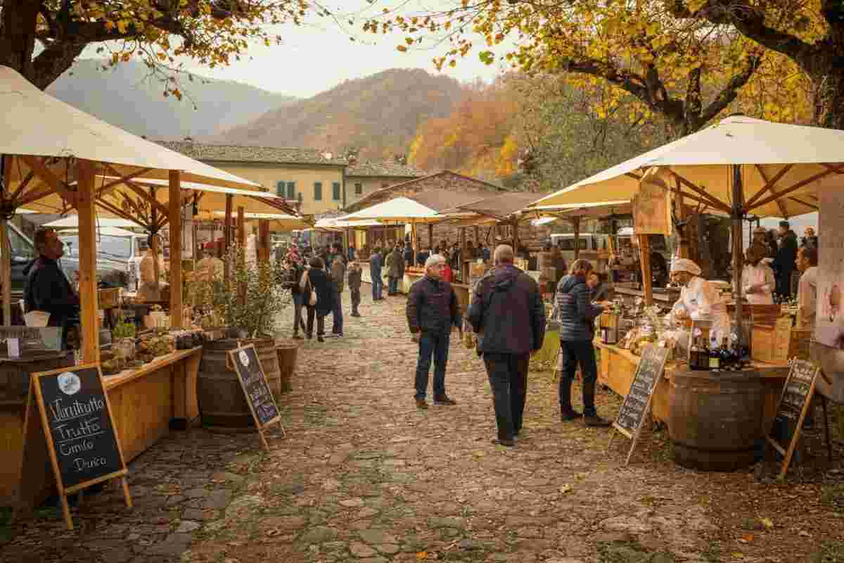 Scoperte gastronomiche: tartufo, bollicine e prelibatezze da Alba a Napoli