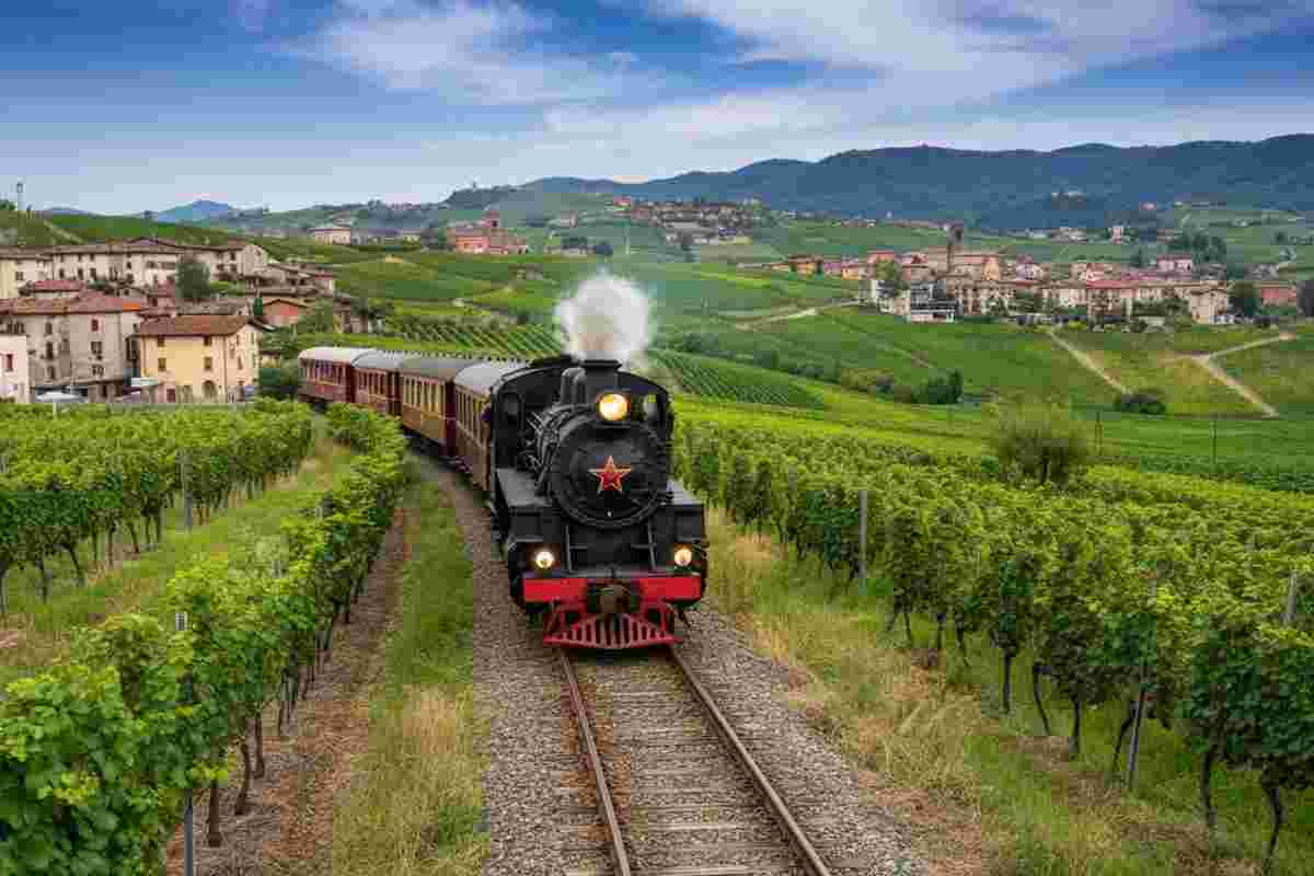Scopri le meraviglie dell'Asti Spumante e del Moscato d'Asti a bordo di un treno a vapore