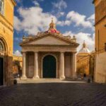 Un viaggio affascinante tra Napoli e Malta: il Calendario Di Meo 2026 celebra l'incontro di culture diverse