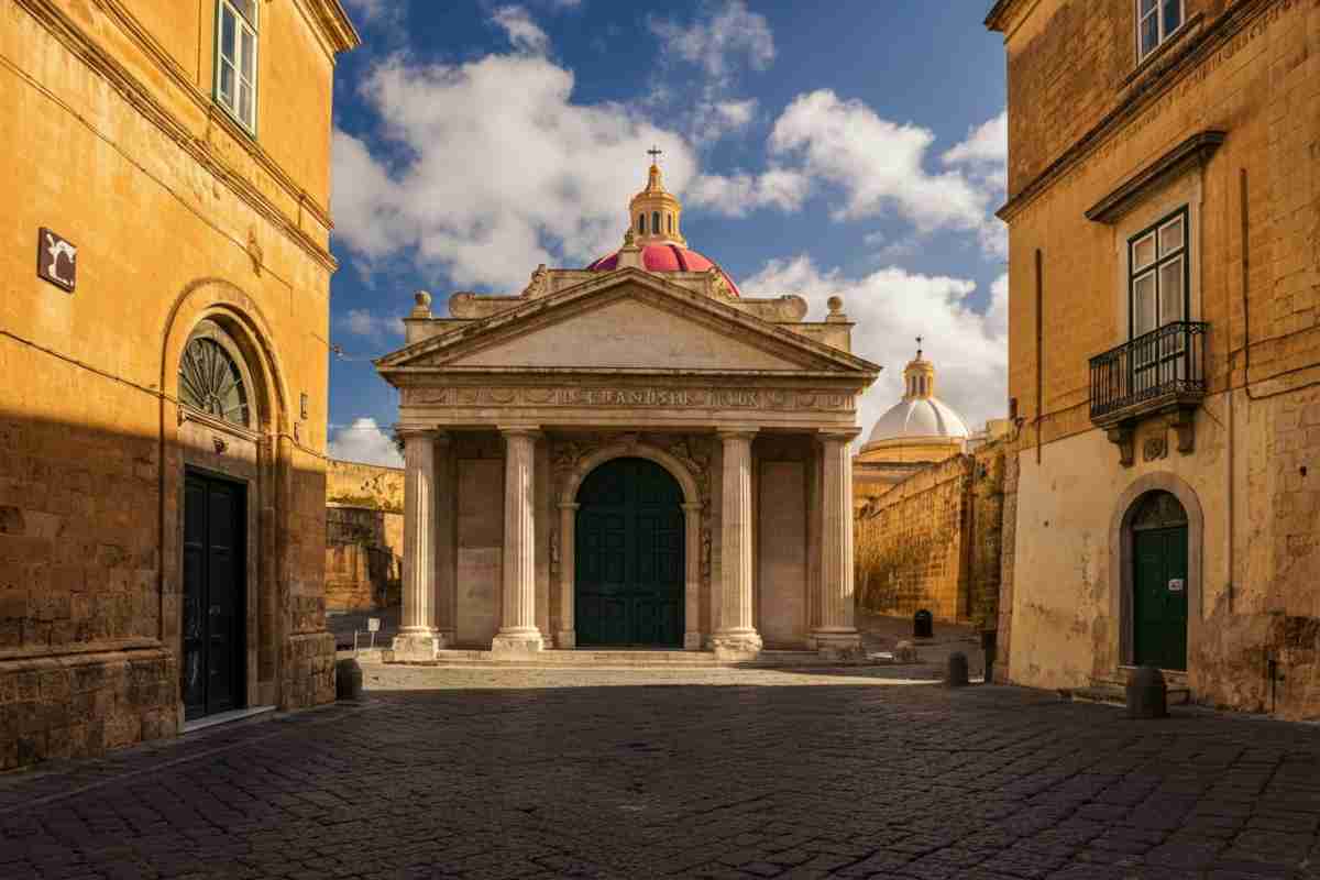 Un viaggio affascinante tra Napoli e Malta: il Calendario Di Meo 2026 celebra l'incontro di culture diverse