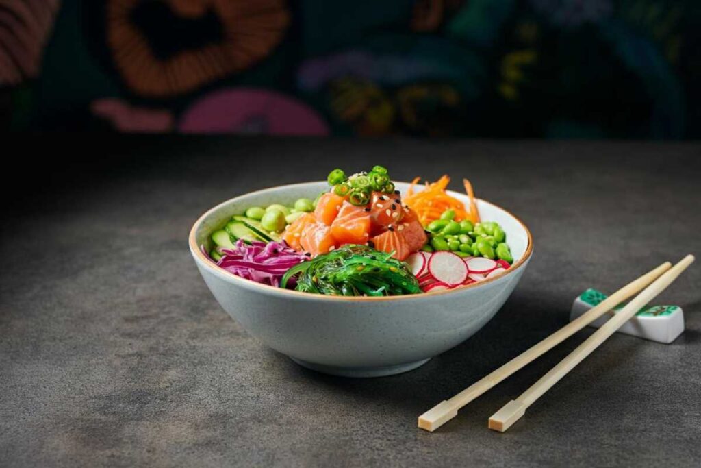 Pokè: il fenomeno culinario hawaiano da 1,74 miliardi di dollari