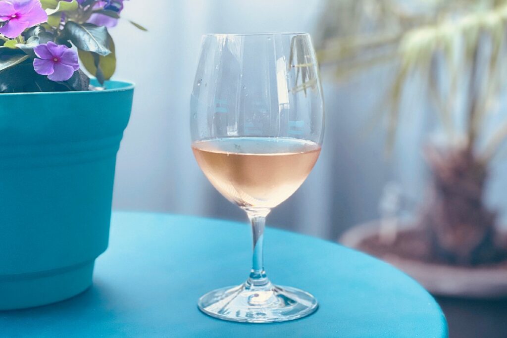 Un calice di vino rosé