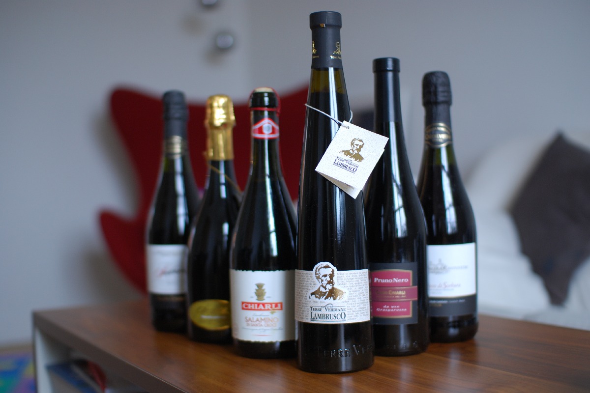 Delle bottiglie di Lambrusco