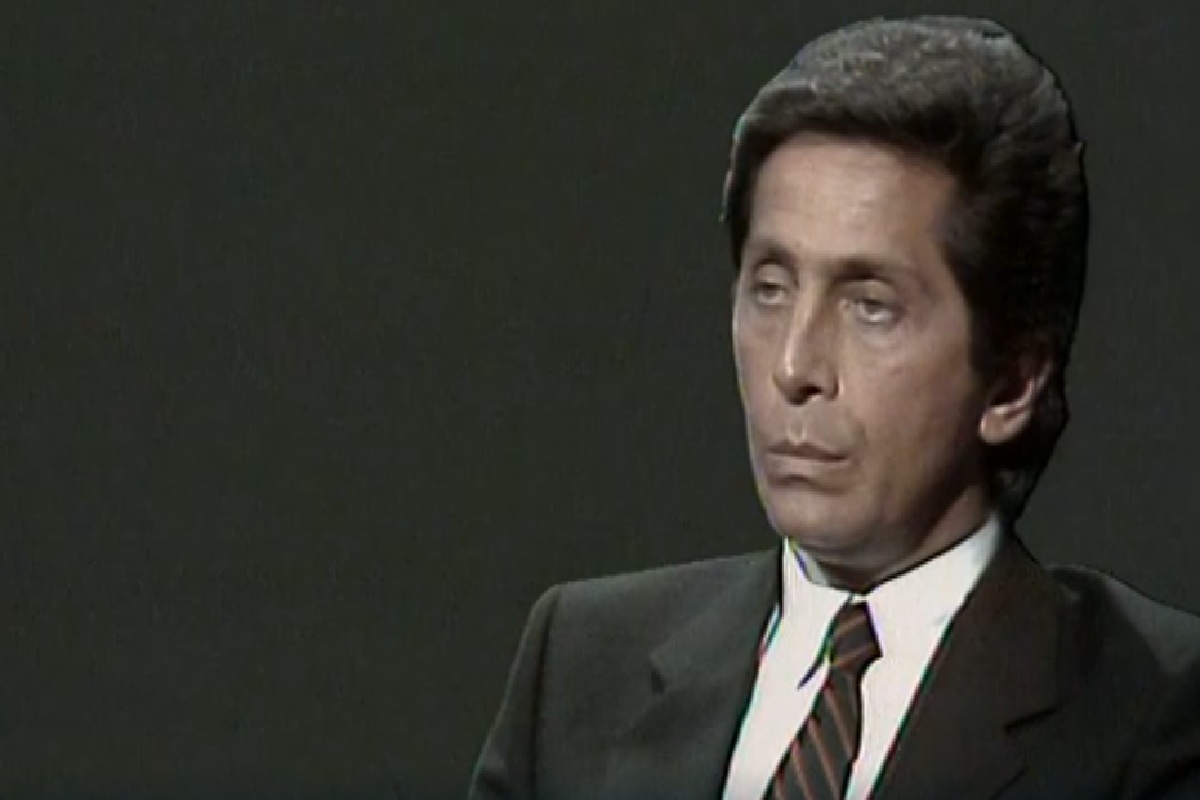 Valentino intervistato durante una puntata del programma televisivo Mixer